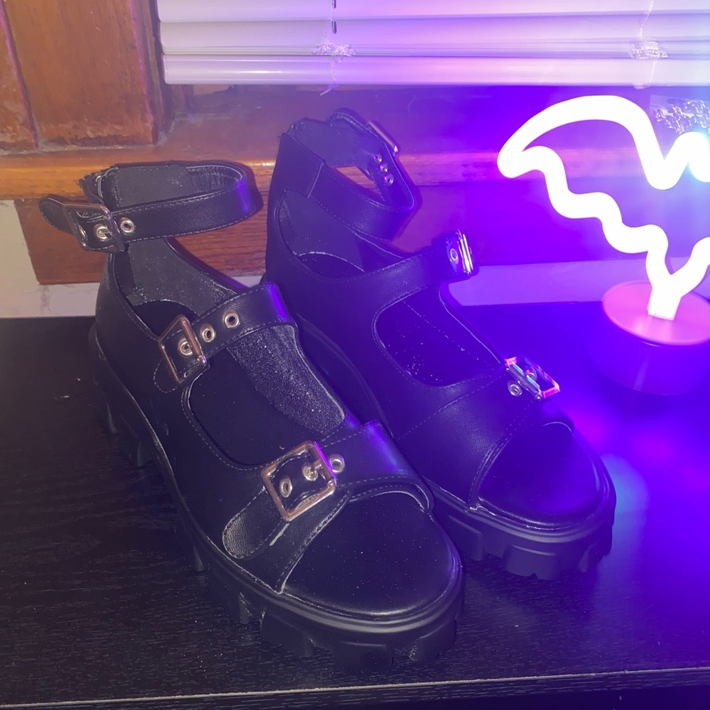 Hot Topic Platform Sandals